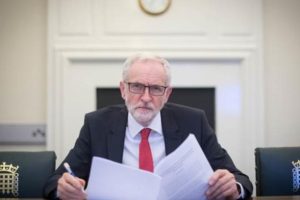 Jeremy Corbyn'in fotoğrafıyla atış talimine inceleme