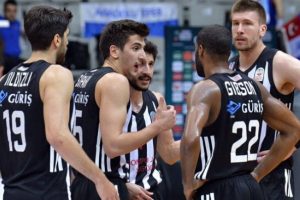 Beşiktaş Sompo Japan'da oyuncular idmana &ccedil;ıkmadı