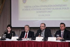 Sanal d&uuml;nyanın polislerine siber eğitim