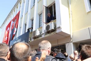 Kırklareli'nde bağımsız se&ccedil;ilen Kesimoğlu'na CHP'lilerden destek