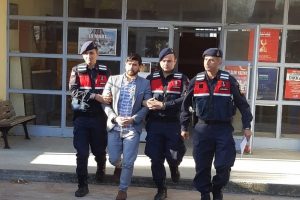G&ouml;&ccedil;men ka&ccedil;ak&ccedil;ısı tutuklandı