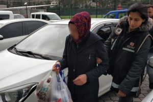 FET&Ouml;'den aranan kadın saklandığı evde yakalandı