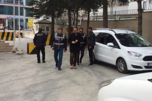 B&uuml;ro-Sen Şube Başkanı Akış'a 'broş&uuml;r' g&ouml;zaltısı