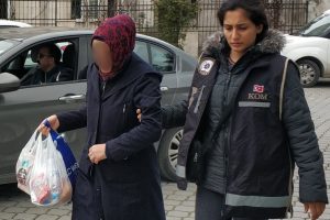 FET&Ouml;'den aranan kadına adli kontrol