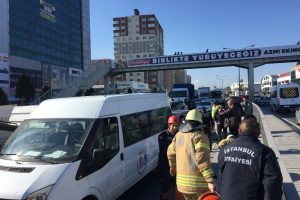 Tem bağlantı yolunda trafiği kilitleyen kaza