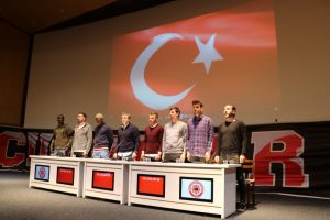 Sivassporlu futbolcular &ouml;ğrencilerle buluştu