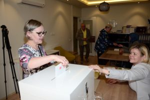 Alanya'da Finlandiyalı se&ccedil;menler sandık başına gitti