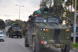 Sınıra komando ve zırhlı ara&ccedil; sevkiyatı