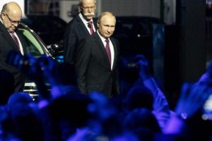 Putin, Mercedes-Benz'in otomobil fabrikasını a&ccedil;tı