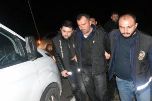 Kayınbiraderinin eşini &ccedil;ocuğunun g&ouml;z&uuml; &ouml;n&uuml;nde &ouml;ld&uuml;rd&uuml;