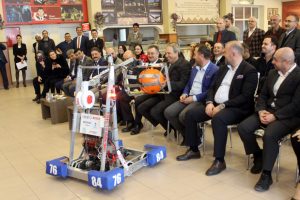 Mars'taki insansız aracın benzerini yapan Bursalı &ouml;ğrenciler &ouml;d&uuml;l aldı