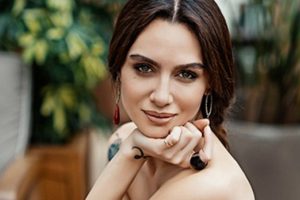 Birce Akalay İstanbul'u terk etti!