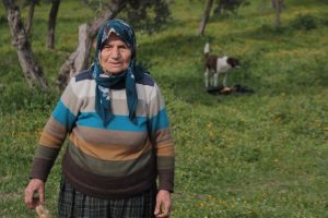 Bursa'da 84 yaşında hayatını onlara adadı (&Ouml;ZEL HABER)