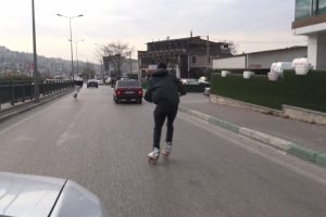 Bursa'da patenli gen&ccedil;lerin trafikte tehlikeli yolculuğu
