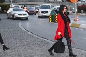 Defne Samyeli'nin bu hali dikkat &ccedil;ekti