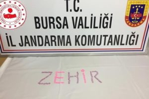 Bursa'da şehirlerarası otob&uuml;ste yolcunun koltuğunun altından uyuşturucu &ccedil;ıktı