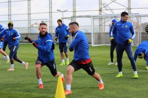 Mustafa Akbaş'ın ayak parmağı kırıldı