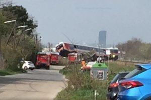 Avusturya'da tren, bir TIR'a &ccedil;arptı: &Ccedil;ok sayıda yaralı var
