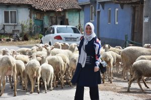Almanya'da yaşarken aday oldu, ağabeyini ge&ccedil;ip Bursa'da muhtar se&ccedil;ildi