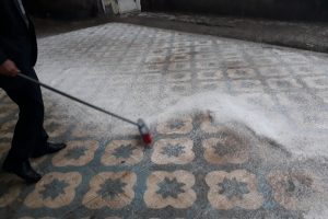 Dolu ve sağanak Diyarbakır'da hayatı fel&ccedil; etti