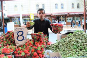 Bahar meyveleri tezgahlarda ilgi g&ouml;rm&uuml;yor