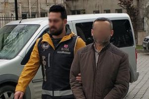 Havalimanında yakalanan FET&Ouml;'n&uuml;n il&ccedil;e sorumlusu tutuklandı
