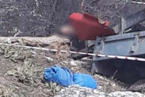 Eski muhtar ve eşi trakt&ouml;r&uuml;n altında can verdi
