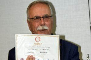 &Ccedil;anakkale'de CHP'li G&ouml;khan, mazbatasını aldı