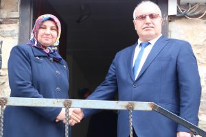 Karı-koca ayrı yerlerden muhtar oldu