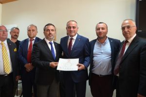 Bursa Gemlik Belediye Başkanı Sertaslan ve meclis üyeleri mazbatalarını aldı