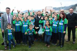 &Ccedil;aykur Rizespor'a minik taraftarlardan ziyaret
