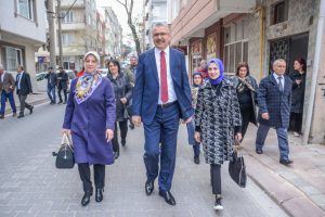 Bursa Karacabey Belediye Başkanı Ali Özkan mazbatasını aldı