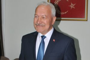 Lapseki'de AK Partili Yılmaz, mazbatasını aldı