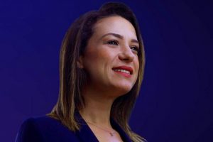 Tebrik &ccedil;i&ccedil;eği yerine bağış yapılmasını istedi