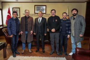 &Uuml;nl&uuml; sanat&ccedil;ılar kongre ve k&uuml;lt&uuml;r merkezine hayran kaldı
