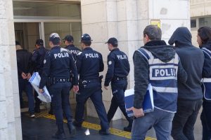 4 kişilik hırsızlık şebekesi polisten ka&ccedil;amadı
