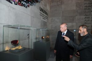Cumhurbaşkanı Erdoğan 15 Temmuz Şehitler M&uuml;zesi'ni ziyaret etti