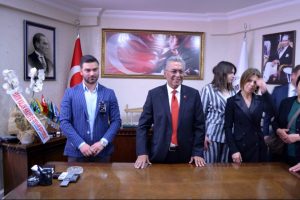 İ&ccedil;işleri Bakanlığı su&ccedil; duyurusunda bulunmuştu, o başkan kendini savundu