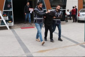 G&ouml;zaltına alınan su&ccedil; makinesi 4 şahıstan 1'i tutuklandı