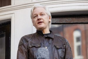 Assange'ın 'Ekvador B&uuml;y&uuml;kel&ccedil;iliğinden &ccedil;ıkarılacağı' iddia edildi