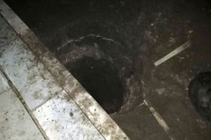 Tarihi caminin temelinde define aramışlar