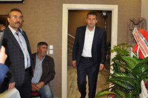 İkinci kez se&ccedil;ildi, makam odasının kapısını s&ouml;kt&uuml;rd&uuml;