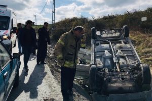 Aracıyla takla atan lise &ouml;ğrencisi yaralandı
