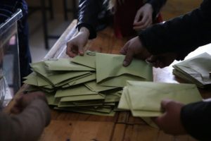 Uşak'ta ge&ccedil;ersiz oyların sayımına başlandı