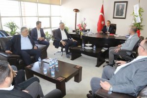 Akhisarspor y&ouml;netiminden Başkanı Besim Dutlulu'ya ziyaret