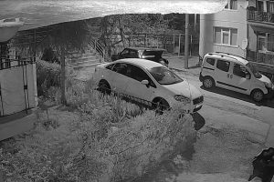 Otomobilleri 2 dakikada soyan ş&uuml;pheliler tutuklandı