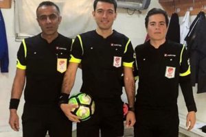 İstiklal Marşı'nı duyan hakem ma&ccedil;ı durdurdu
