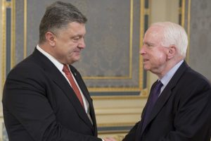 McCain'in adı Kiev'de bir caddeye verildi