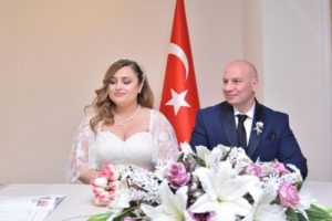 Balayında kanser tanısı konuldu, hayata b&ouml;yle tutundu