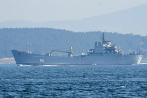 Rus savaş gemisi &Ccedil;anakkale Boğazı'ndan ge&ccedil;ti
